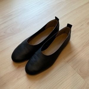 Everlane Day Glove Flats in Black (6.5)